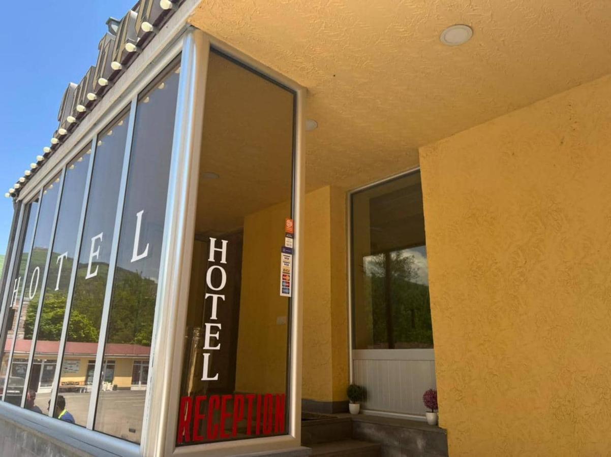 Zangezur Hotel Ґоріс Екстер'єр фото